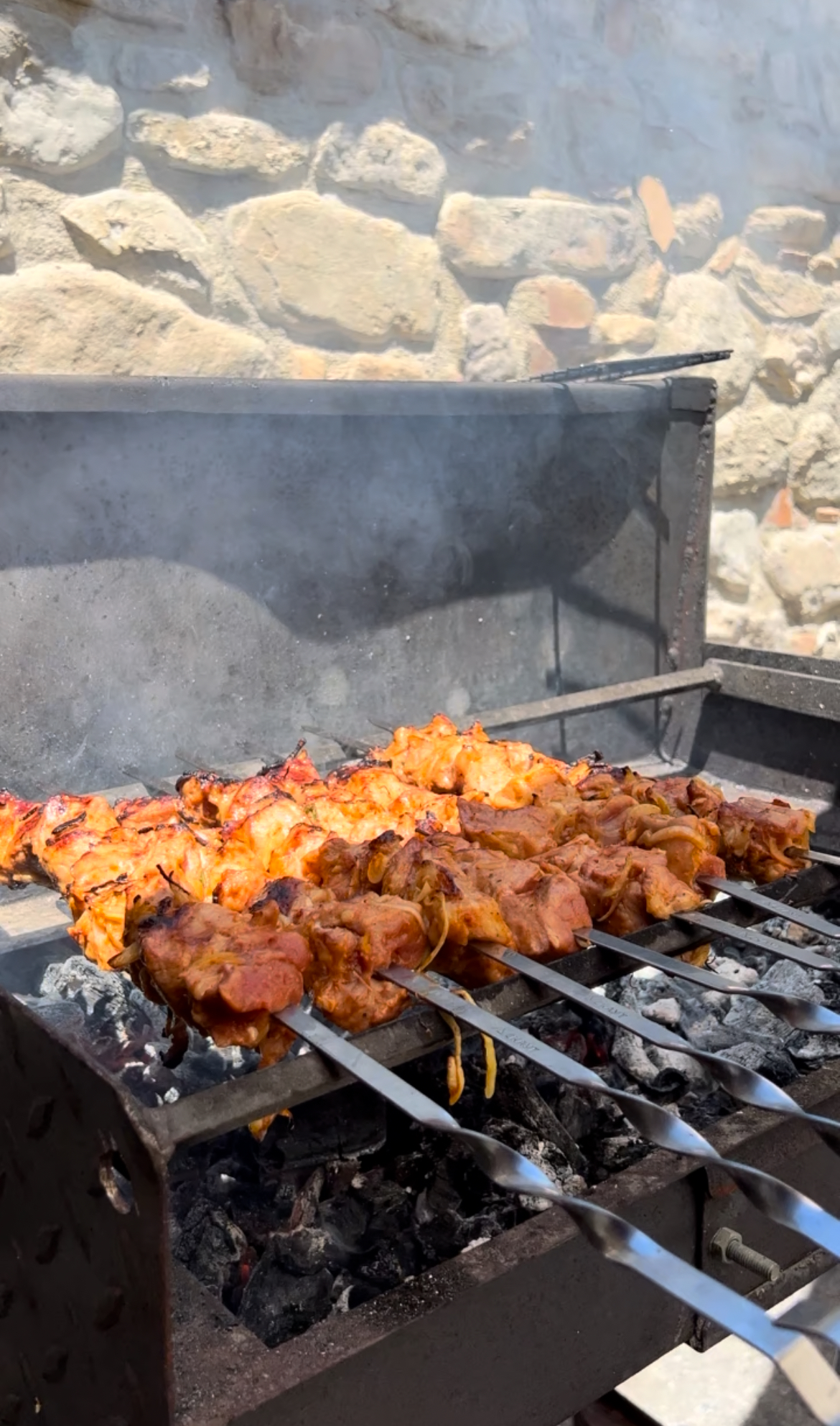 Barbecue con canalina per arrosticini al Mulino Brandolini