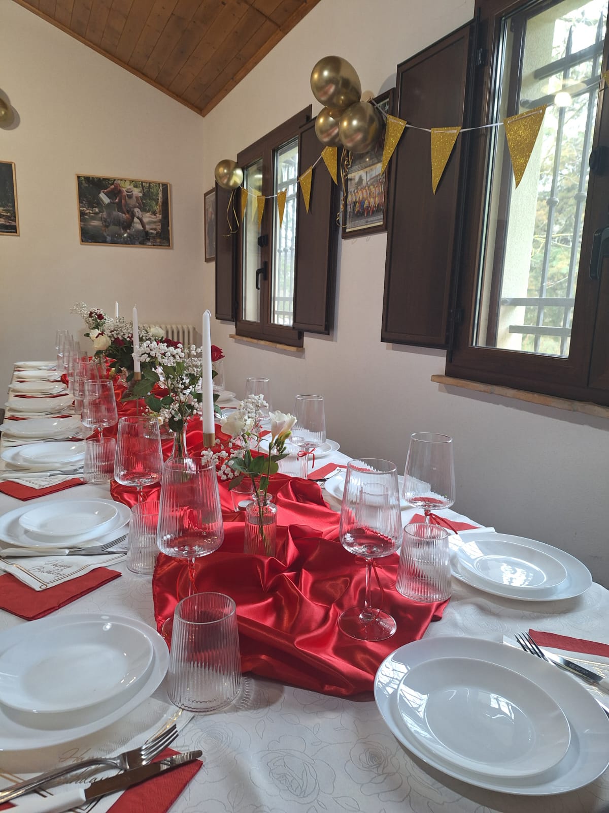 Tavola imbandita per compleanno al Mulino Brandolini